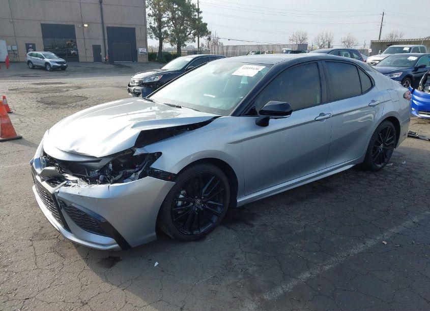 Photo 2 of 2022 Toyota Camry XSE HYBRID (VIN 4T1K31AK1NU035535)