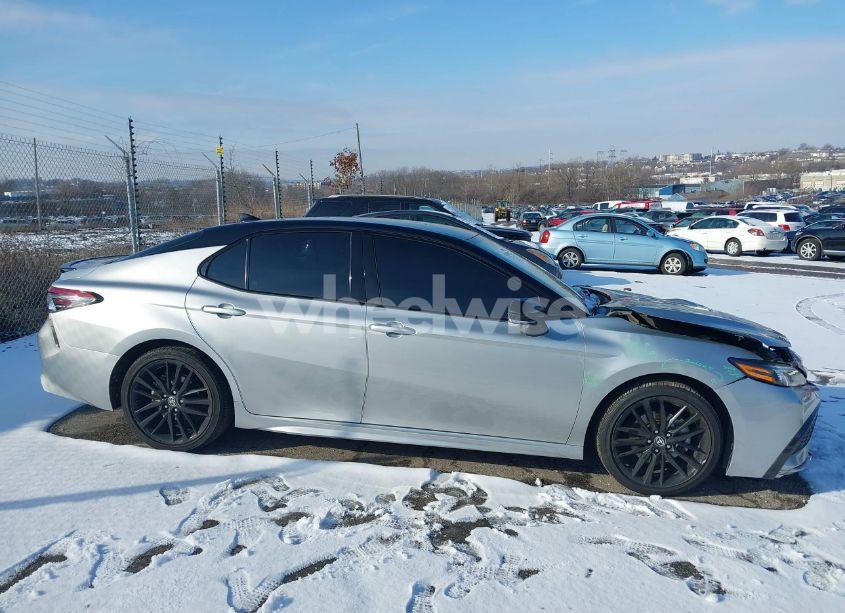 Photo 14 of 2022 Toyota Camry XSE HYBRID (VIN 4T1K31AK1NU036880)