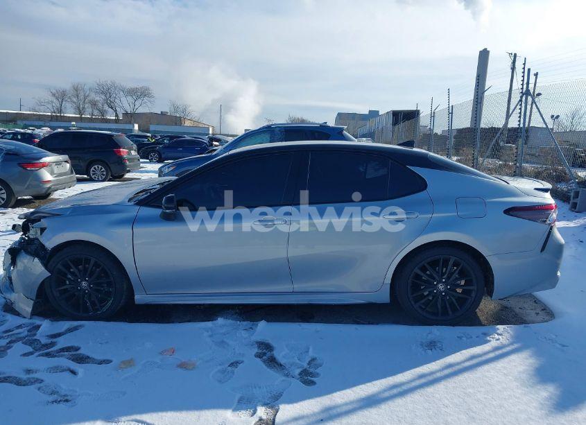 Photo 15 of 2022 Toyota Camry XSE HYBRID (VIN 4T1K31AK1NU036880)