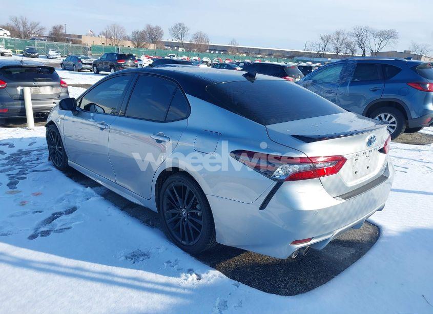 Photo 3 of 2022 Toyota Camry XSE HYBRID (VIN 4T1K31AK1NU036880)
