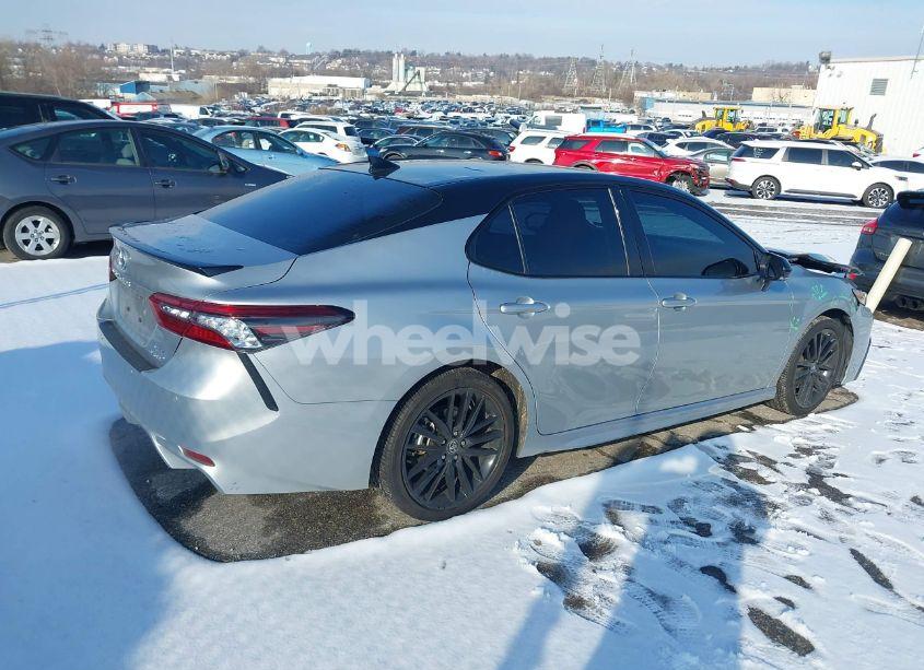 Photo 4 of 2022 Toyota Camry XSE HYBRID (VIN 4T1K31AK1NU036880)