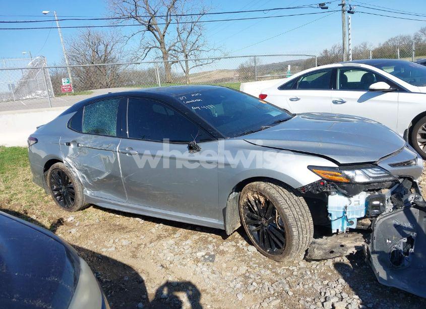 Photo 14 of 2022 Toyota Camry XSE HYBRID (VIN 4T1K31AK1NU044171)