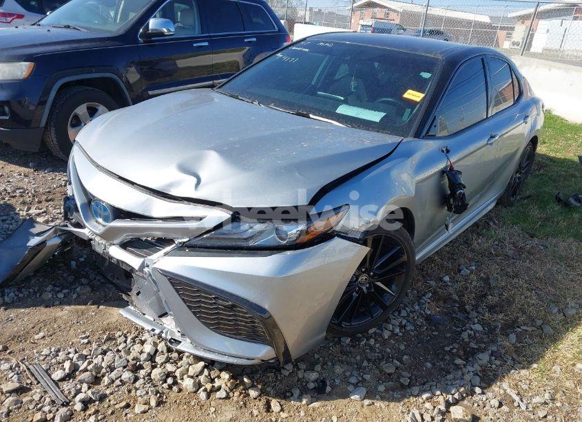 Photo 2 of 2022 Toyota Camry XSE HYBRID (VIN 4T1K31AK1NU044171)