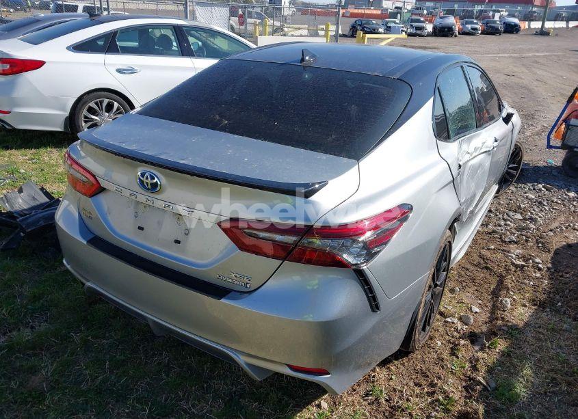 Photo 4 of 2022 Toyota Camry XSE HYBRID (VIN 4T1K31AK1NU044171)