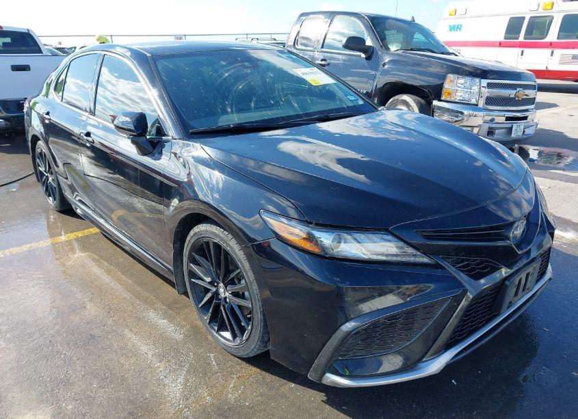 2022 Toyota Camry XSE HYBRID (VIN 4T1K31AK1NU578366) main photo