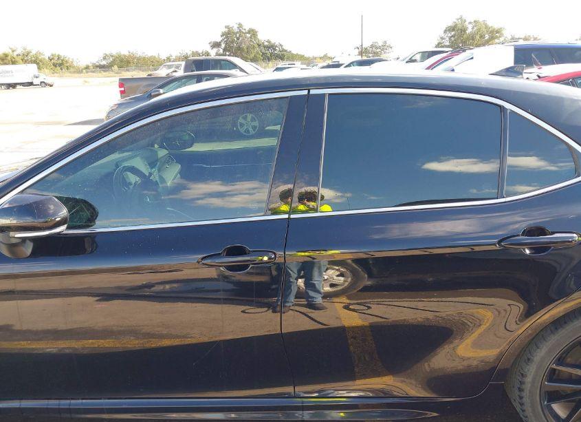 Photo 14 of 2022 Toyota Camry XSE HYBRID (VIN 4T1K31AK1NU578366)