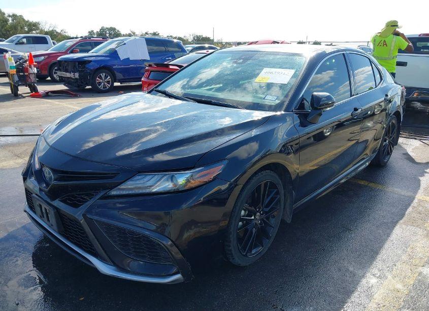 Photo 2 of 2022 Toyota Camry XSE HYBRID (VIN 4T1K31AK1NU578366)