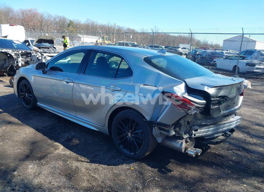 Photo 3 of 2024 Toyota Camry HYBRID XSE (VIN 4T1K31AK2RU074804)