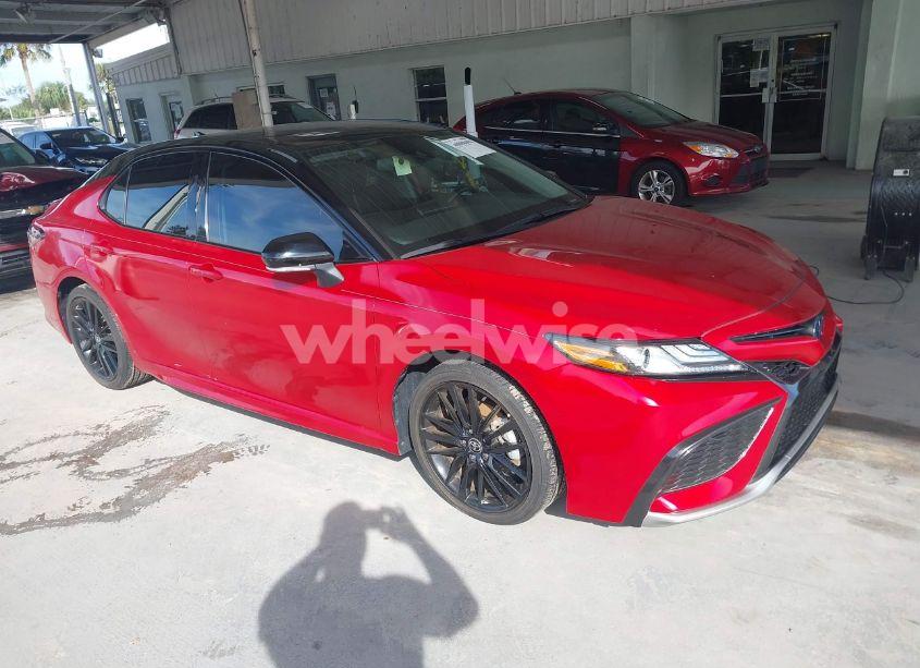2022 Toyota Camry XSE HYBRID (VIN 4T1K31AK3NU032765) main photo