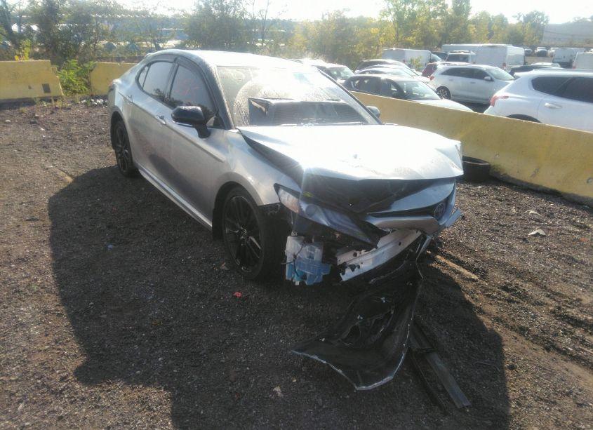 2022 Toyota Camry XSE HYBRID (VIN 4T1K31AK3NU044947) main photo