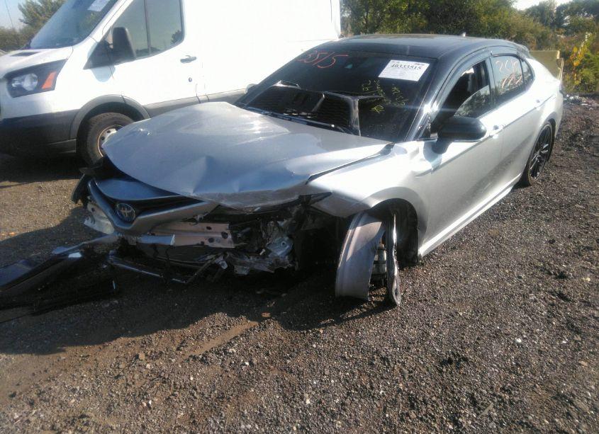 Photo 2 of 2022 Toyota Camry XSE HYBRID (VIN 4T1K31AK3NU044947)