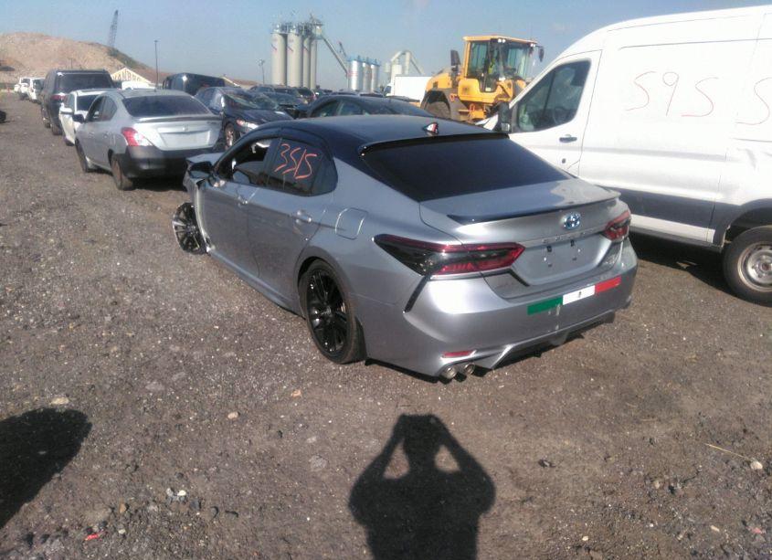 Photo 3 of 2022 Toyota Camry XSE HYBRID (VIN 4T1K31AK3NU044947)