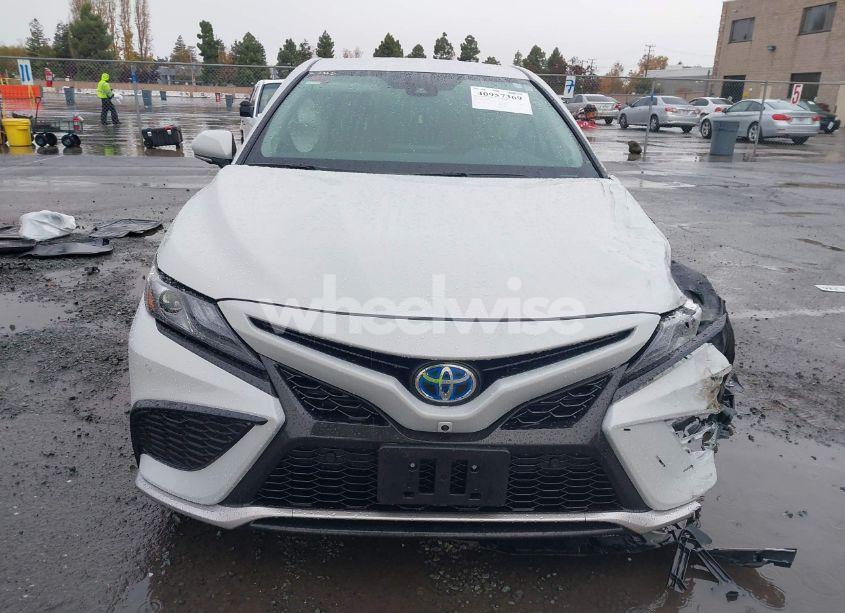 Photo 12 of 2024 Toyota Camry HYBRID XSE (VIN 4T1K31AK3RU066498)