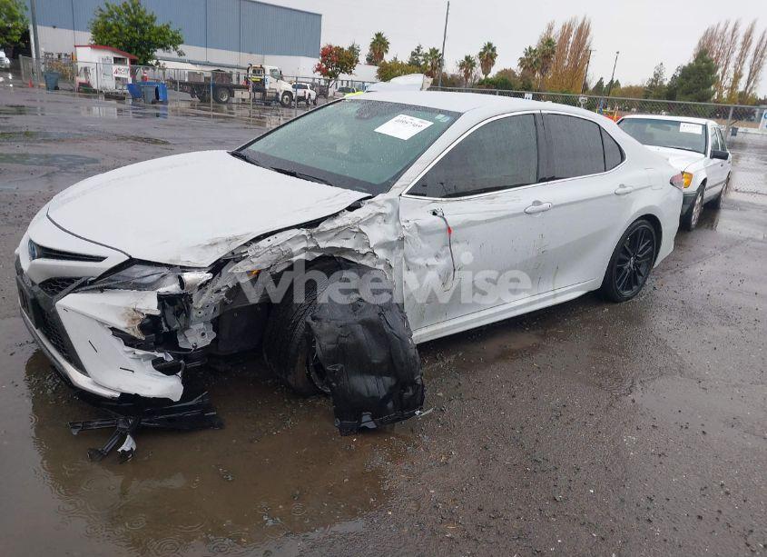 Photo 2 of 2024 Toyota Camry HYBRID XSE (VIN 4T1K31AK3RU066498)
