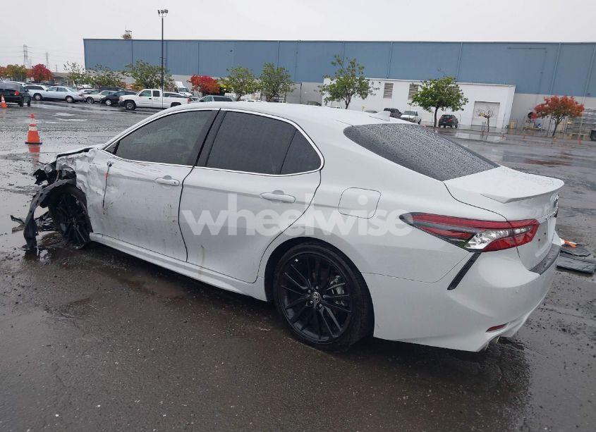 Photo 3 of 2024 Toyota Camry HYBRID XSE (VIN 4T1K31AK3RU066498)