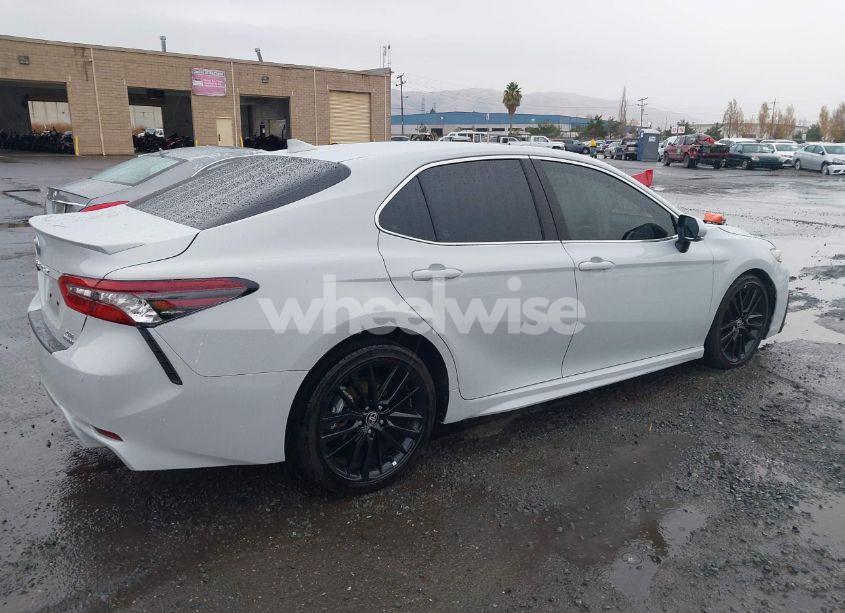 Photo 4 of 2024 Toyota Camry HYBRID XSE (VIN 4T1K31AK3RU066498)