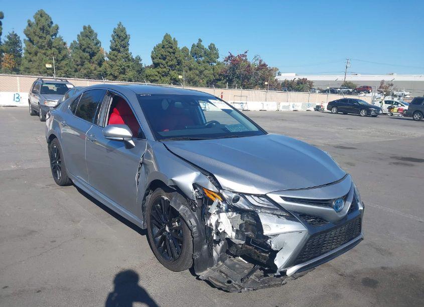 2022 Toyota Camry XSE HYBRID (VIN 4T1K31AK4NU597817) main photo