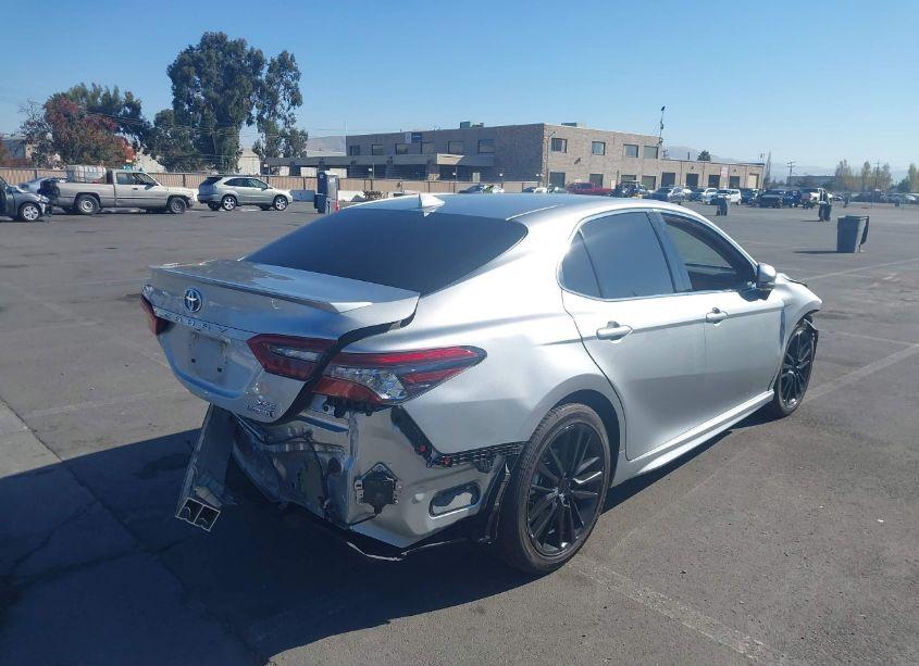 Photo 4 of 2022 Toyota Camry XSE HYBRID (VIN 4T1K31AK4NU597817)