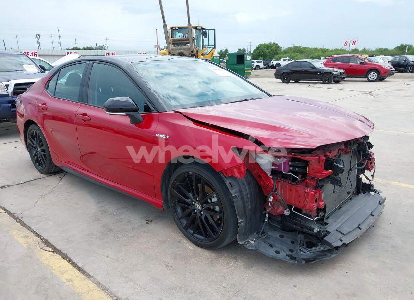 2021 Toyota Camry XSE HYBRID (VIN 4T1K31AK5MU030286) main photo