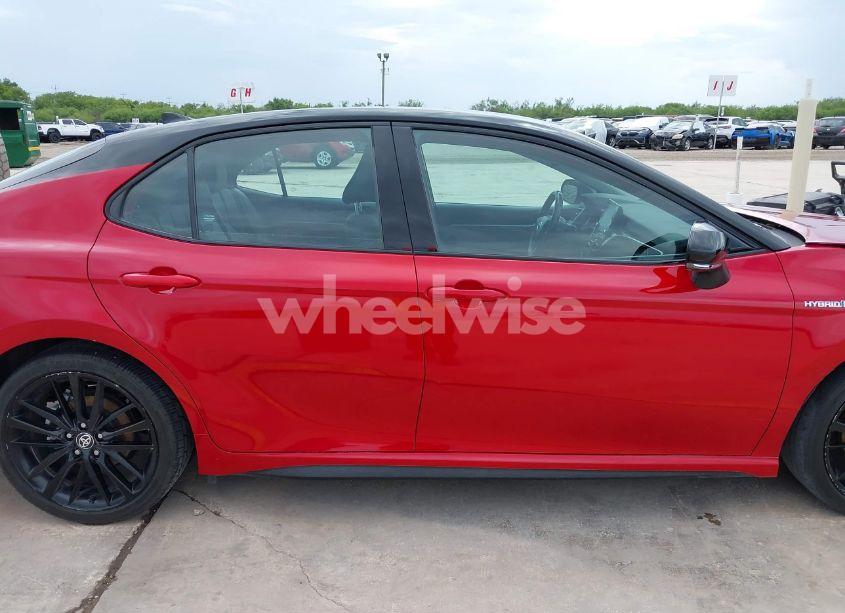 Photo 14 of 2021 Toyota Camry XSE HYBRID (VIN 4T1K31AK5MU030286)