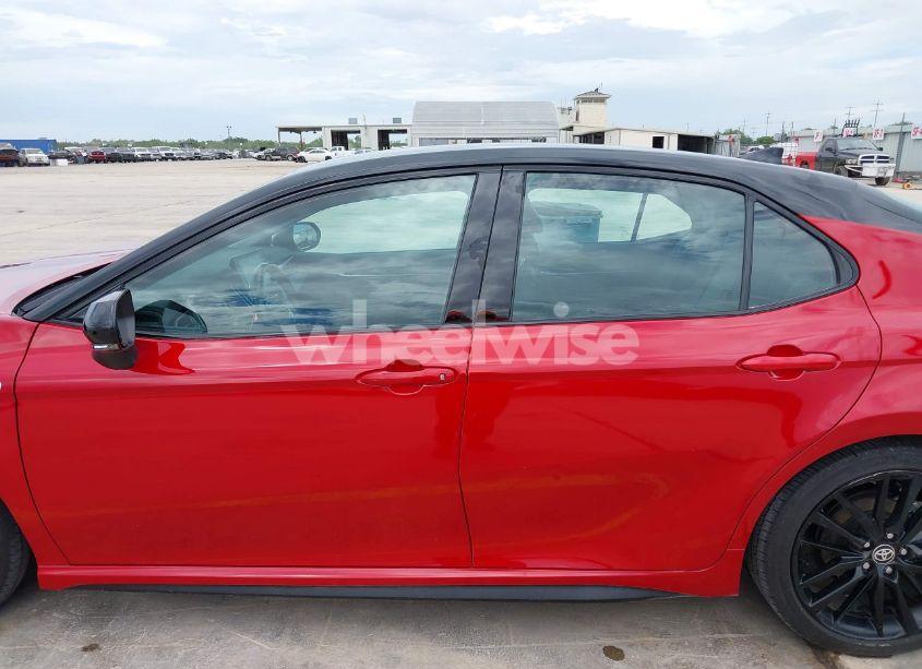 Photo 15 of 2021 Toyota Camry XSE HYBRID (VIN 4T1K31AK5MU030286)