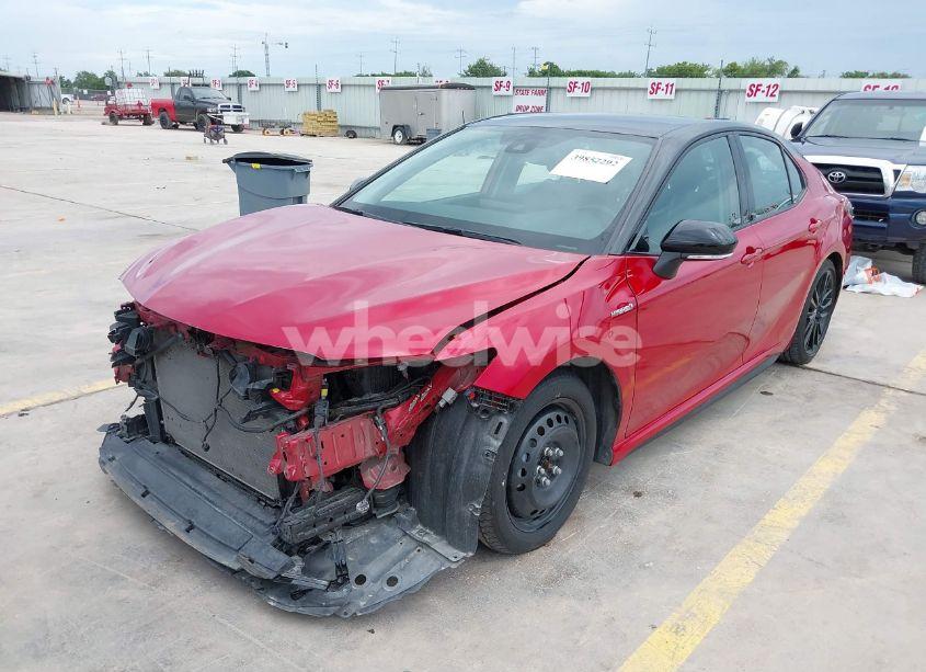 Photo 2 of 2021 Toyota Camry XSE HYBRID (VIN 4T1K31AK5MU030286)