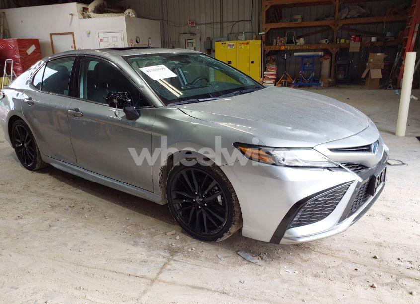 2024 Toyota Camry HYBRID XSE (VIN 4T1K31AK5RU624626) main photo