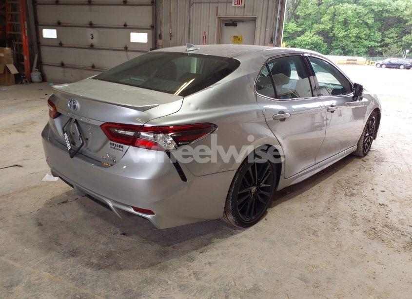 Photo 4 of 2024 Toyota Camry HYBRID XSE (VIN 4T1K31AK5RU624626)