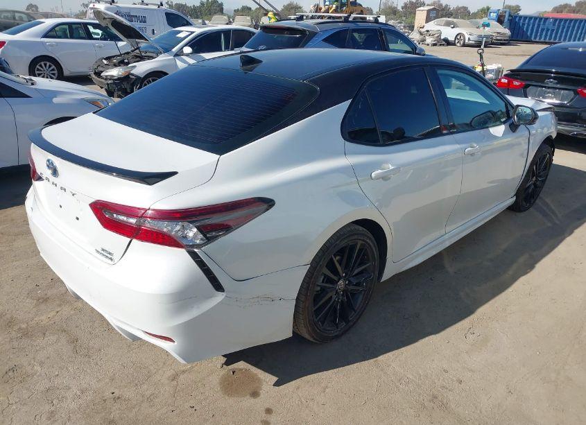 Photo 4 of 2021 Toyota Camry XSE HYBRID (VIN 4T1K31AK6MU024478)