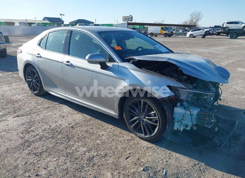 2022 Toyota Camry XSE HYBRID (VIN 4T1K31AK7NU572054) main photo