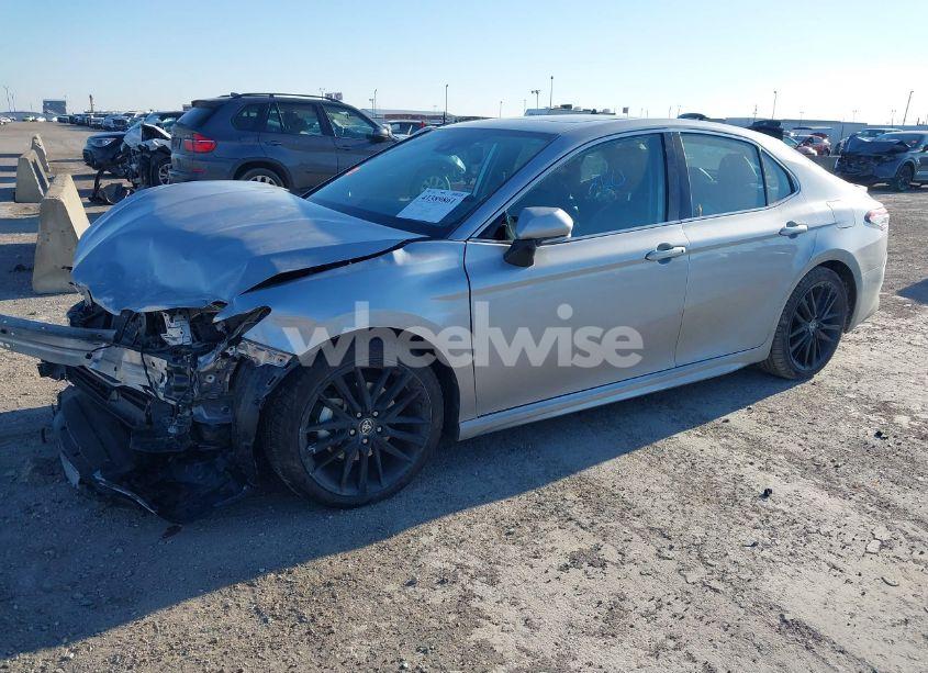 Photo 2 of 2022 Toyota Camry XSE HYBRID (VIN 4T1K31AK7NU572054)