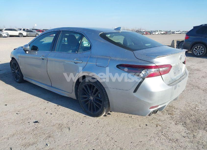 Photo 3 of 2022 Toyota Camry XSE HYBRID (VIN 4T1K31AK7NU572054)