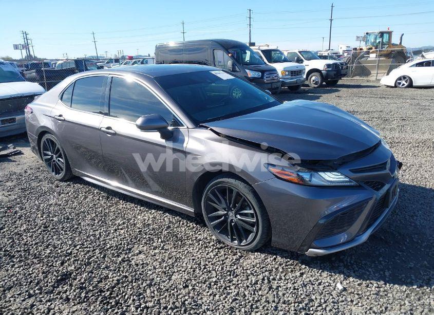 2022 Toyota Camry XSE HYBRID (VIN 4T1K31AK7NU586844) main photo