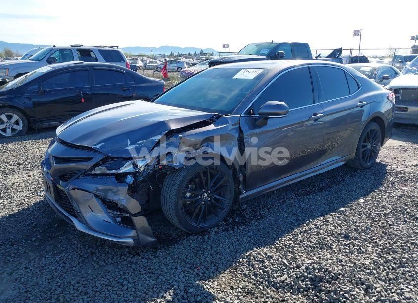 Photo 2 of 2022 Toyota Camry XSE HYBRID (VIN 4T1K31AK7NU586844)