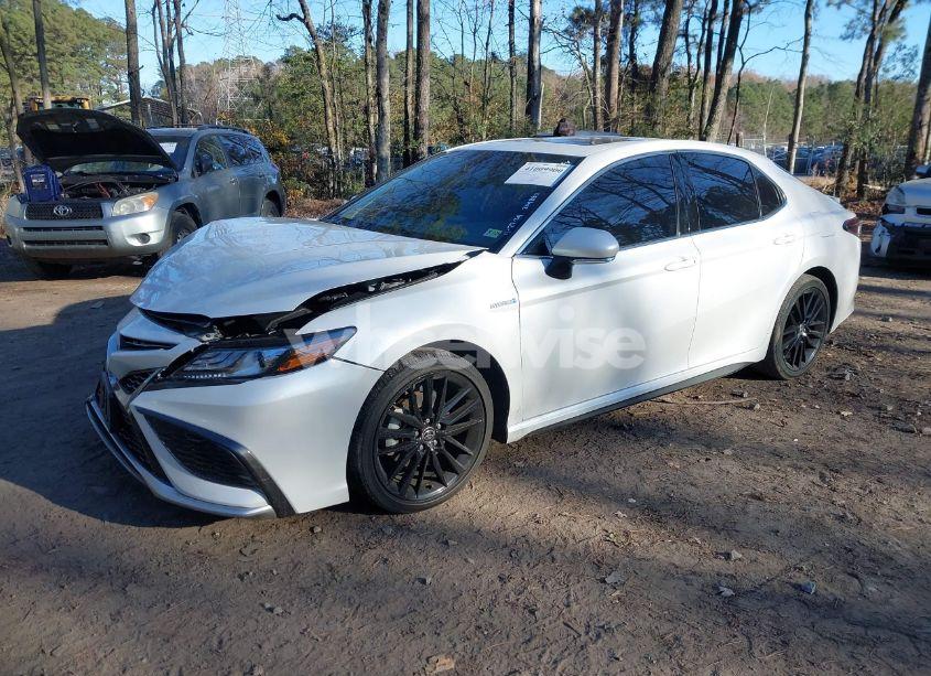 Photo 2 of 2021 Toyota Camry XSE HYBRID (VIN 4T1K31AK8MU560591)