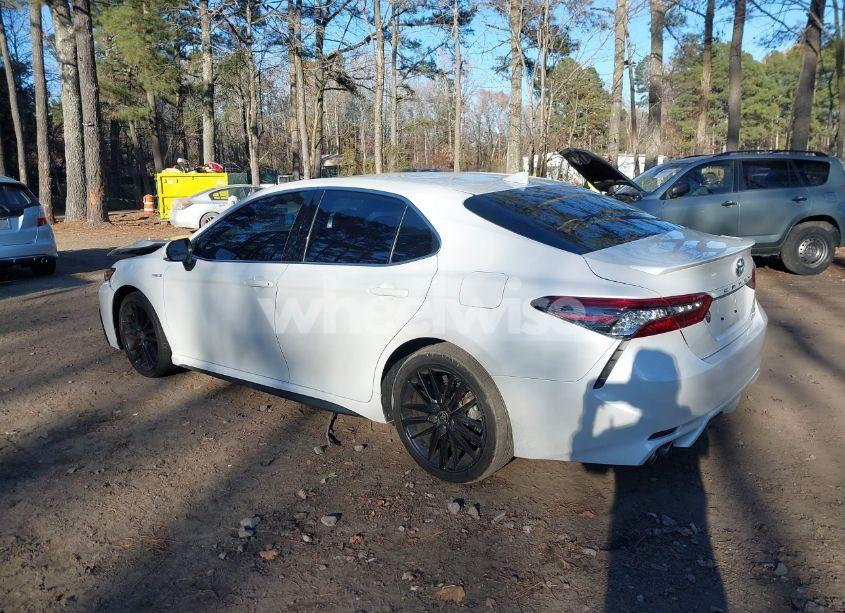 Photo 3 of 2021 Toyota Camry XSE HYBRID (VIN 4T1K31AK8MU560591)