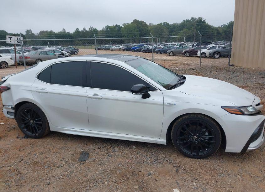 Photo 13 of 2021 Toyota Camry XSE HYBRID (VIN 4T1K31AK8MU566360)