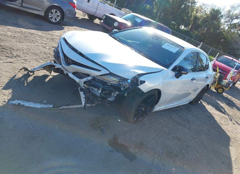 Photo 2 of 2022 Toyota Camry XSE HYBRID (VIN 4T1K31AK9NU572881)