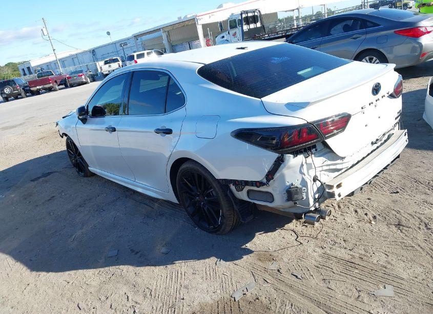 Photo 3 of 2022 Toyota Camry XSE HYBRID (VIN 4T1K31AK9NU572881)