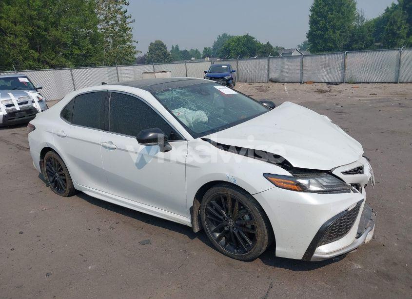 2022 Toyota Camry XSE HYBRID (VIN 4T1K31AK9NU573092) main photo