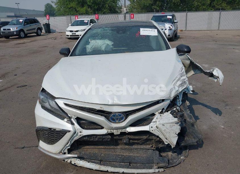 Photo 11 of 2022 Toyota Camry XSE HYBRID (VIN 4T1K31AK9NU573092)