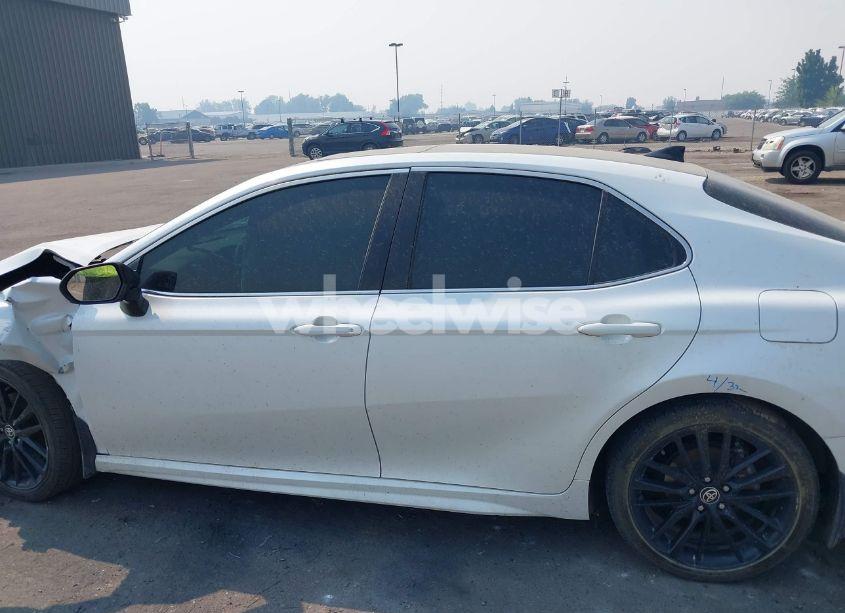 Photo 13 of 2022 Toyota Camry XSE HYBRID (VIN 4T1K31AK9NU573092)