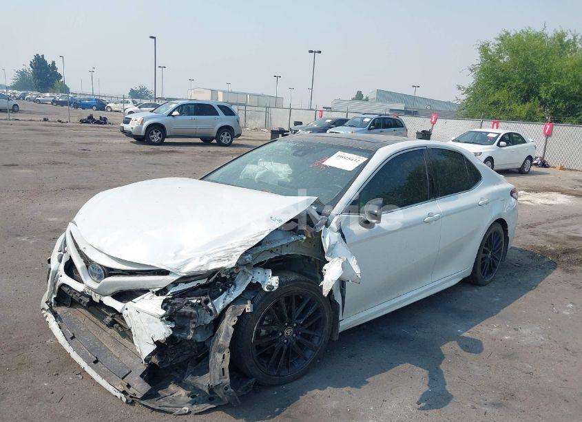 Photo 2 of 2022 Toyota Camry XSE HYBRID (VIN 4T1K31AK9NU573092)