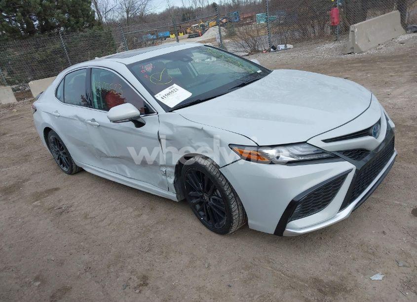 2024 Toyota Camry HYBRID XSE (VIN 4T1K31AKXRU060648) main photo