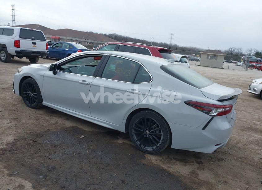 Photo 3 of 2024 Toyota Camry HYBRID XSE (VIN 4T1K31AKXRU060648)