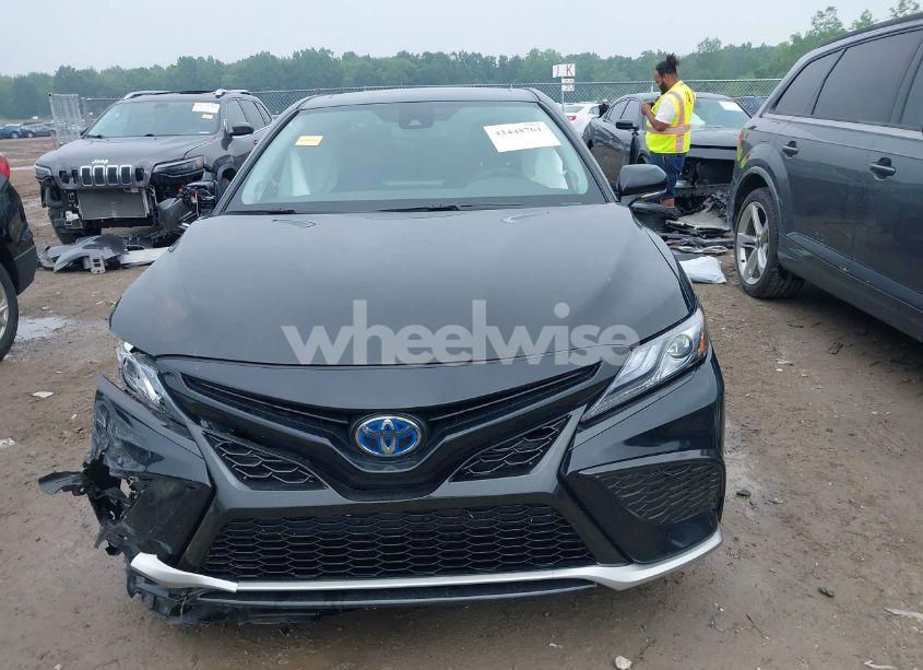Photo 12 of 2024 Toyota Camry HYBRID XSE (VIN 4T1K31AKXRU629028)