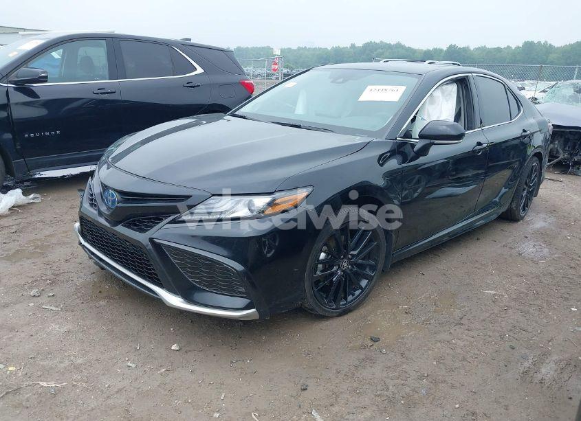 Photo 2 of 2024 Toyota Camry HYBRID XSE (VIN 4T1K31AKXRU629028)