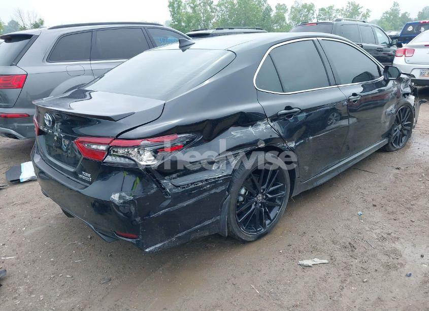 Photo 4 of 2024 Toyota Camry HYBRID XSE (VIN 4T1K31AKXRU629028)