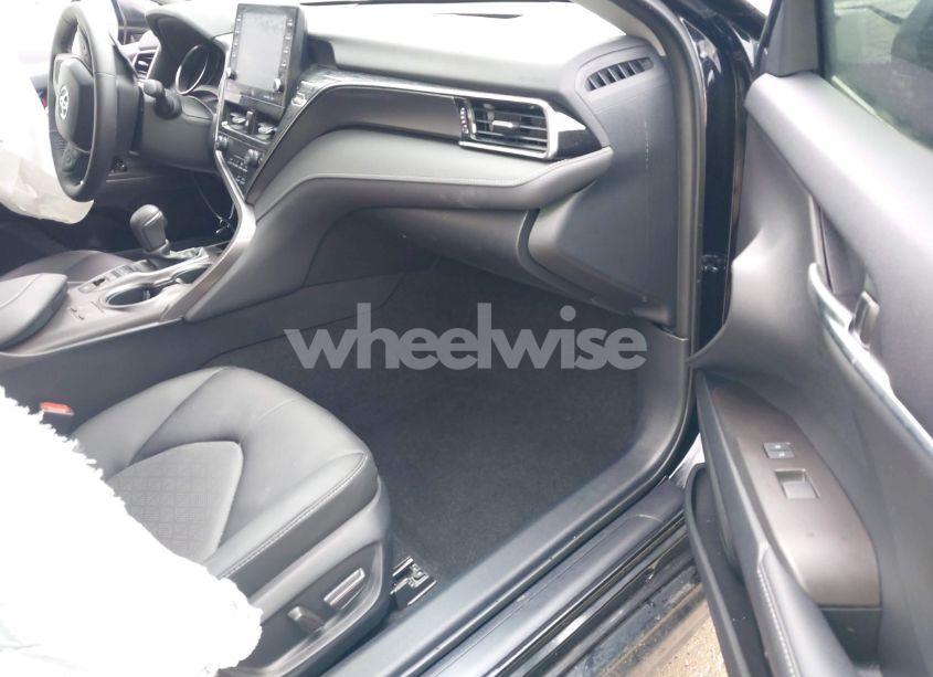 Photo 5 of 2024 Toyota Camry HYBRID XSE (VIN 4T1K31AKXRU629028)