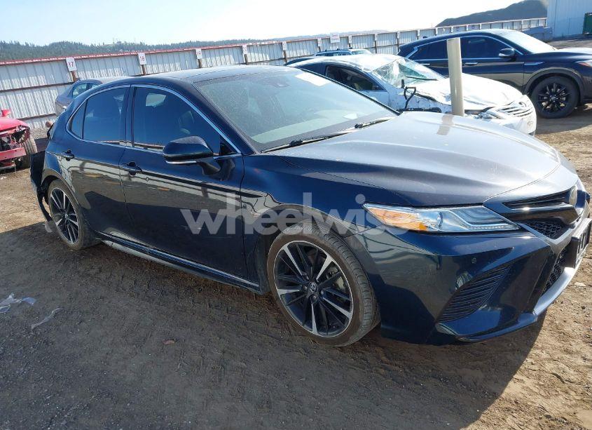 2020 Toyota Camry XSE (VIN 4T1K61AK0LU320375) main photo
